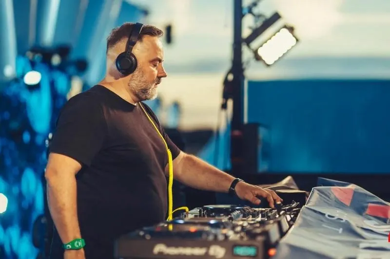 DJ Kris: droga od klubowych imprez do sukcesu Sunrise Festival