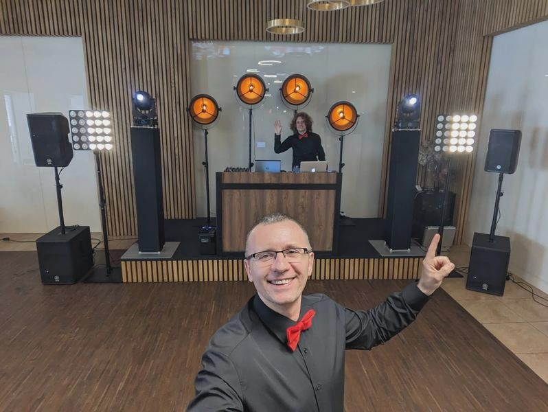 Ile kosztuje DJ na wesele? Ceny i ukryte koszty dodatkowe