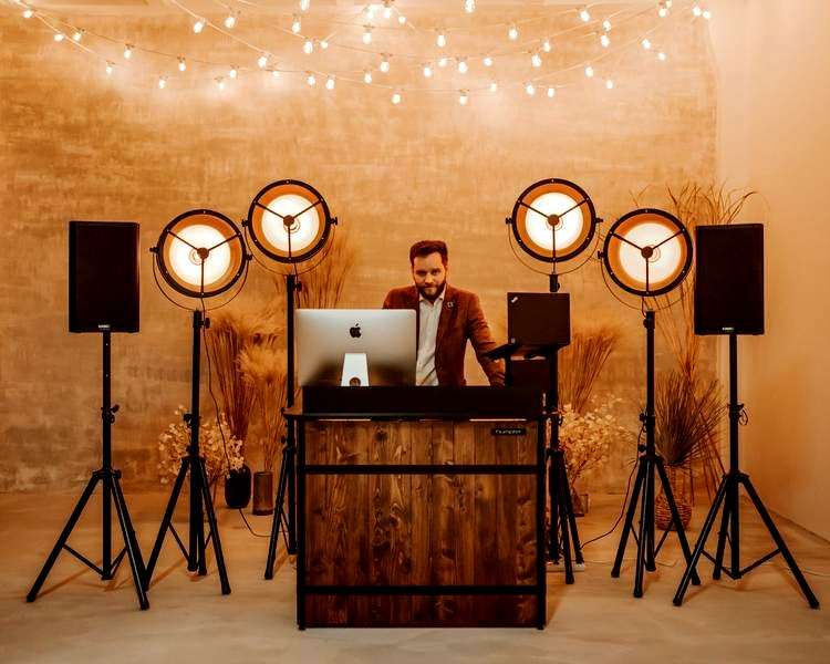 Kto opłaca ZAiKS za muzykę na weselu? DJ czy organizator