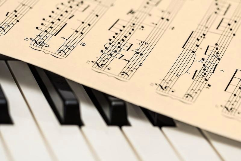 Muzyka klasyczna do nauki – lepsza koncentracja i pamięć siemano